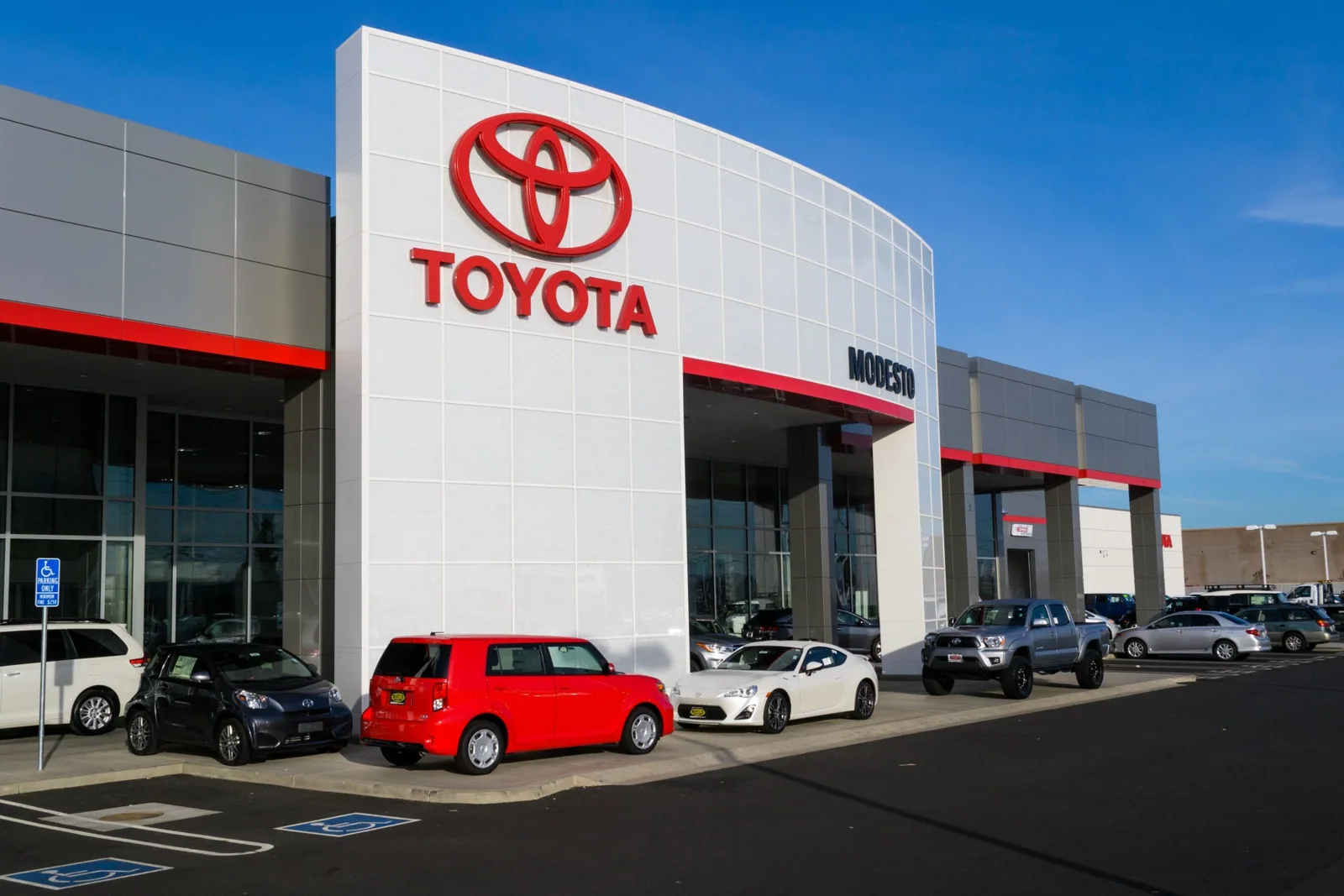 Auto Dealership Roofing in Fayetteville, AR Auto Dealership Roofing in Fayetteville, AR